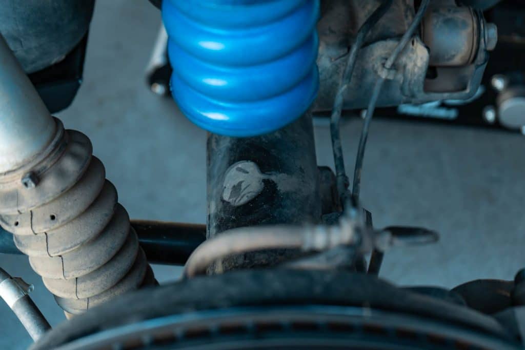 Blue SumoSpring lined up with axle of 4Runner